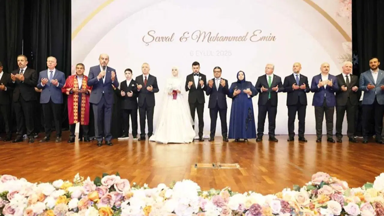 yildiz teknik universitesinde akp dugunu ogrenciye yasak yandasa serbest Cg7TmaSS