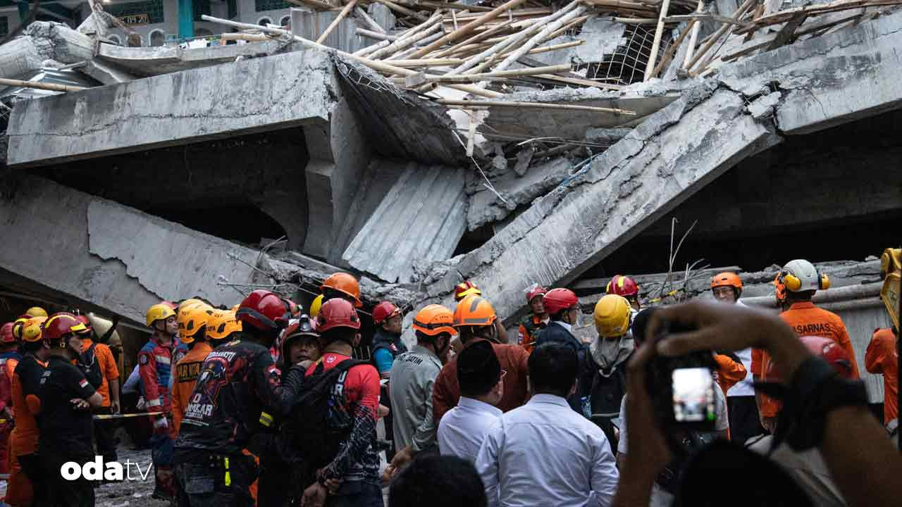 endonezyada okul binasi coktu 37 olu INwwhsZk