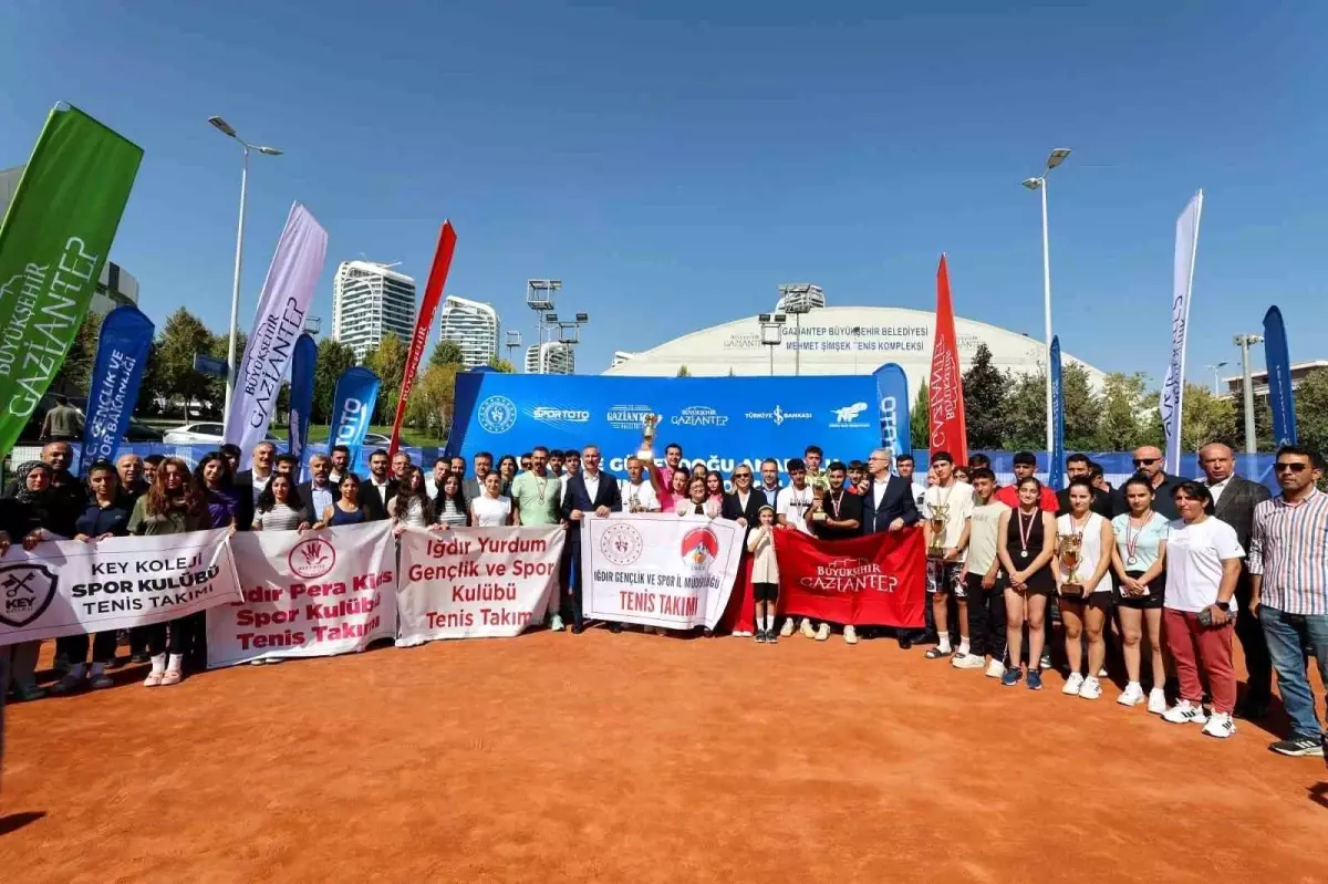 gaziantepte tenis takim sampiyonasi odul toreni gerceklestirildi GnkuEgGr