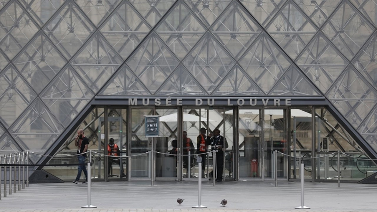 louvre muzesi soygununda skandal guvenlik sifresi louvre cikti zuSL8saz.jpg