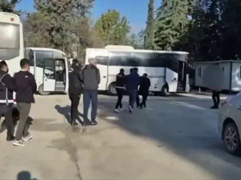 Milyonluk rüşvet havuzu kuran gümrük çetesi çökertildi